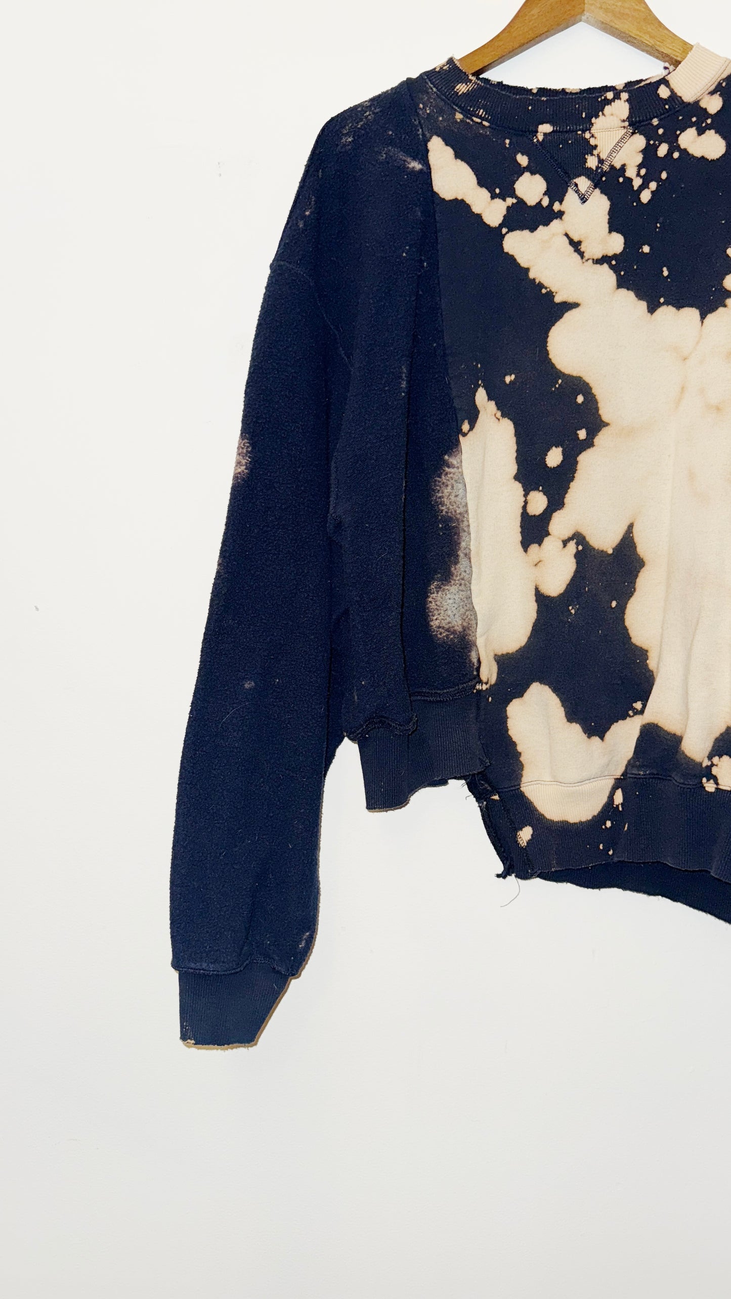 1/1 Reworked bleached dye crewneck navy