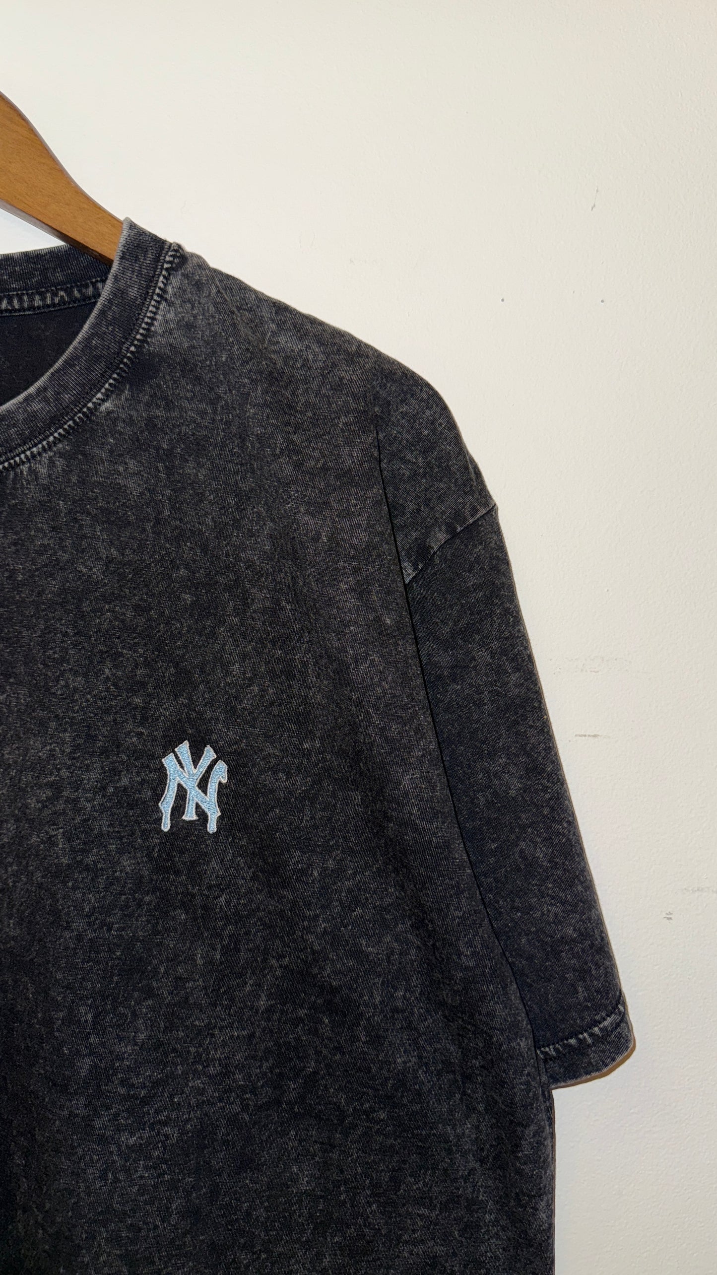IMT Vintage washed embroidered dripping NY S/S T bk