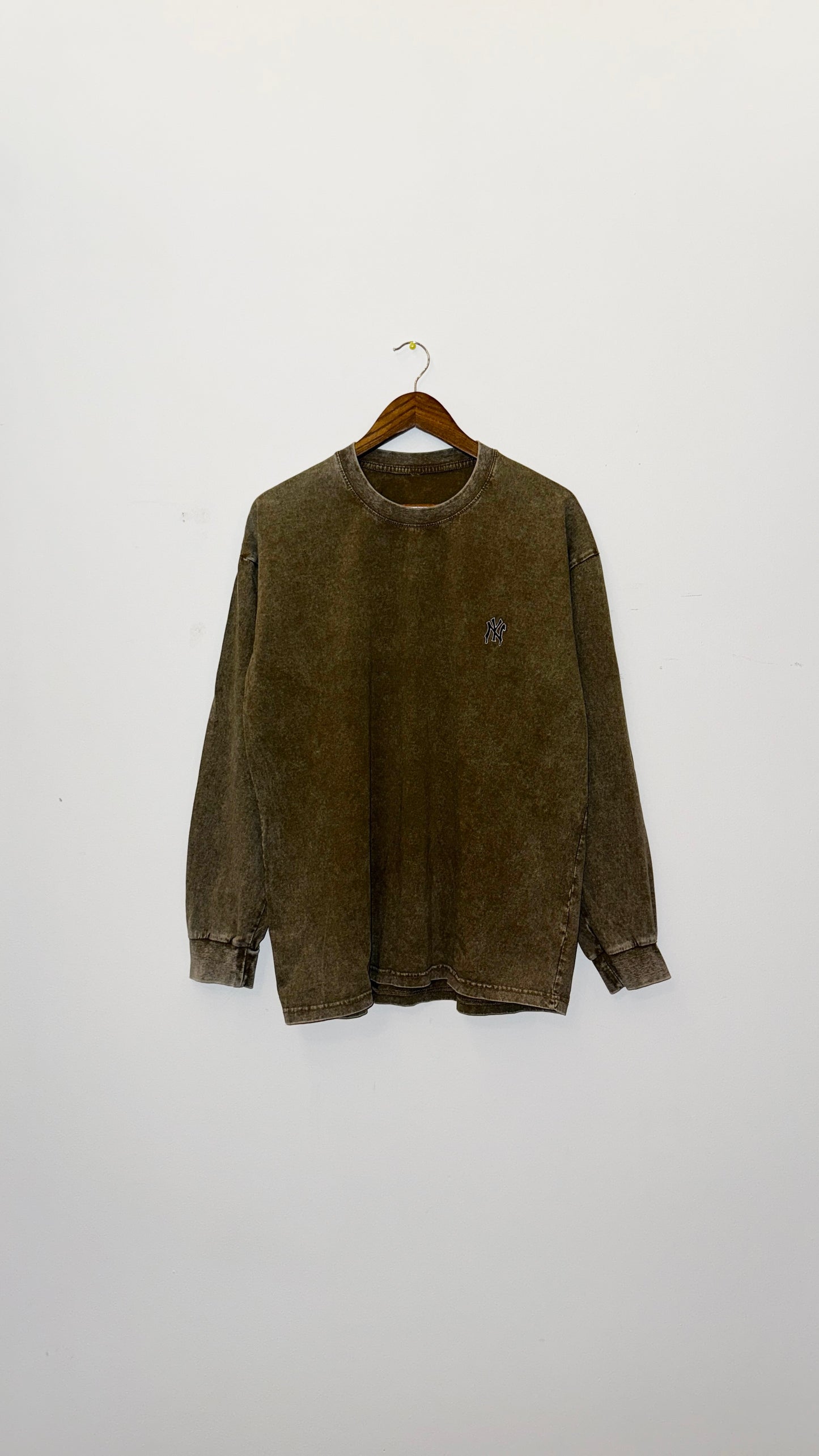 IMT Vintage washed embroidered dripping NY L/S T grn