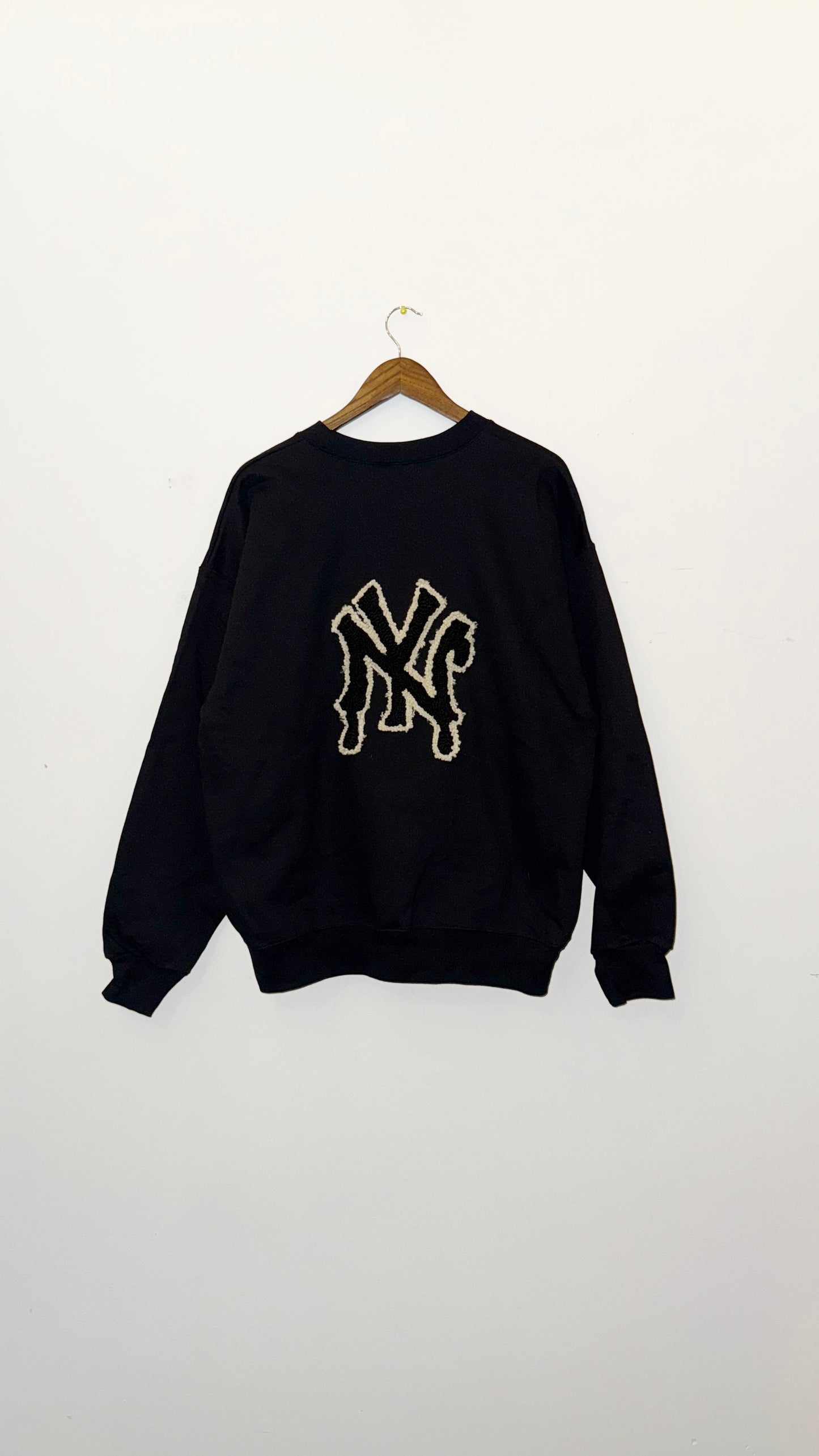 IMT hand knitted patch crewneck dripping NY bk
