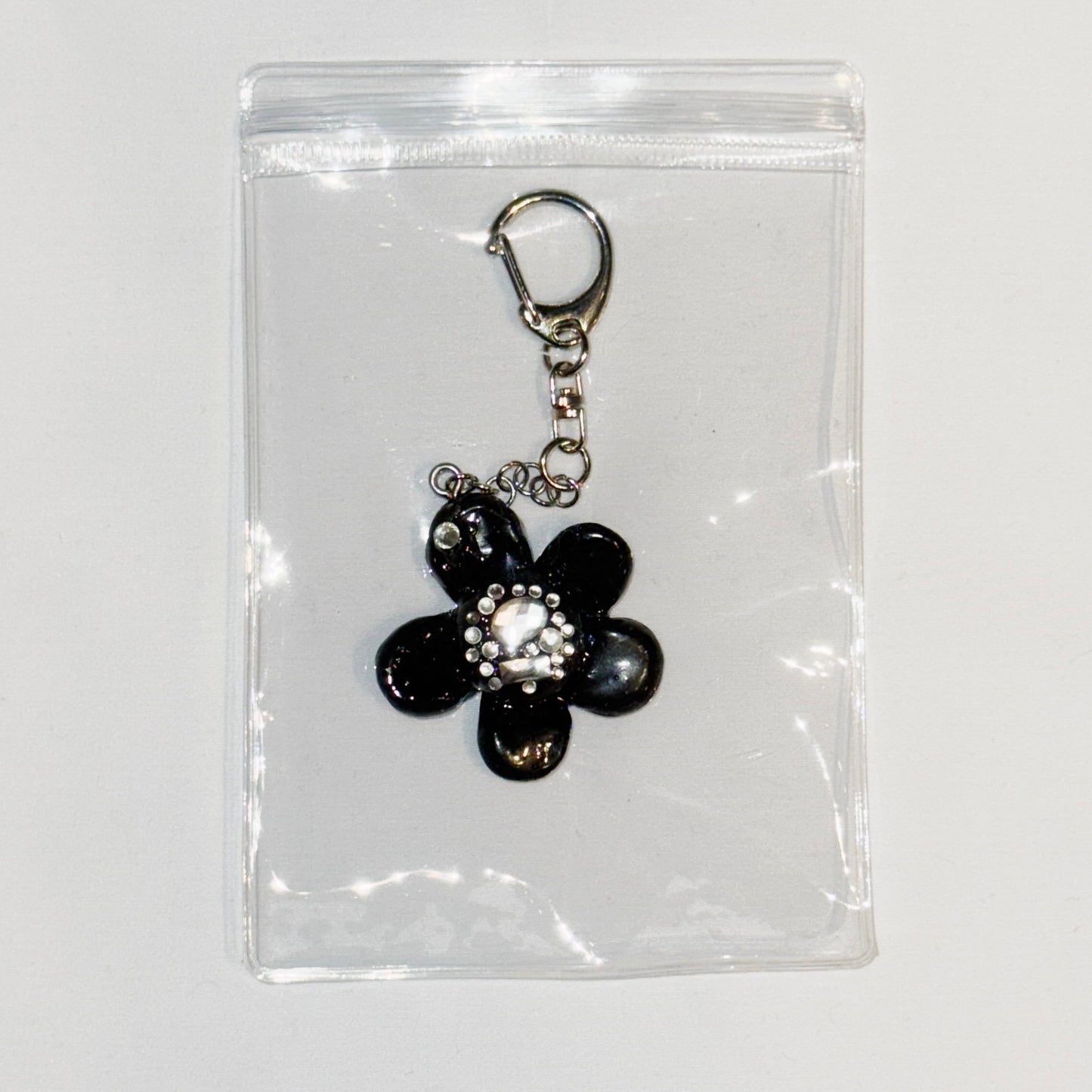 IMT Key chain black flower small