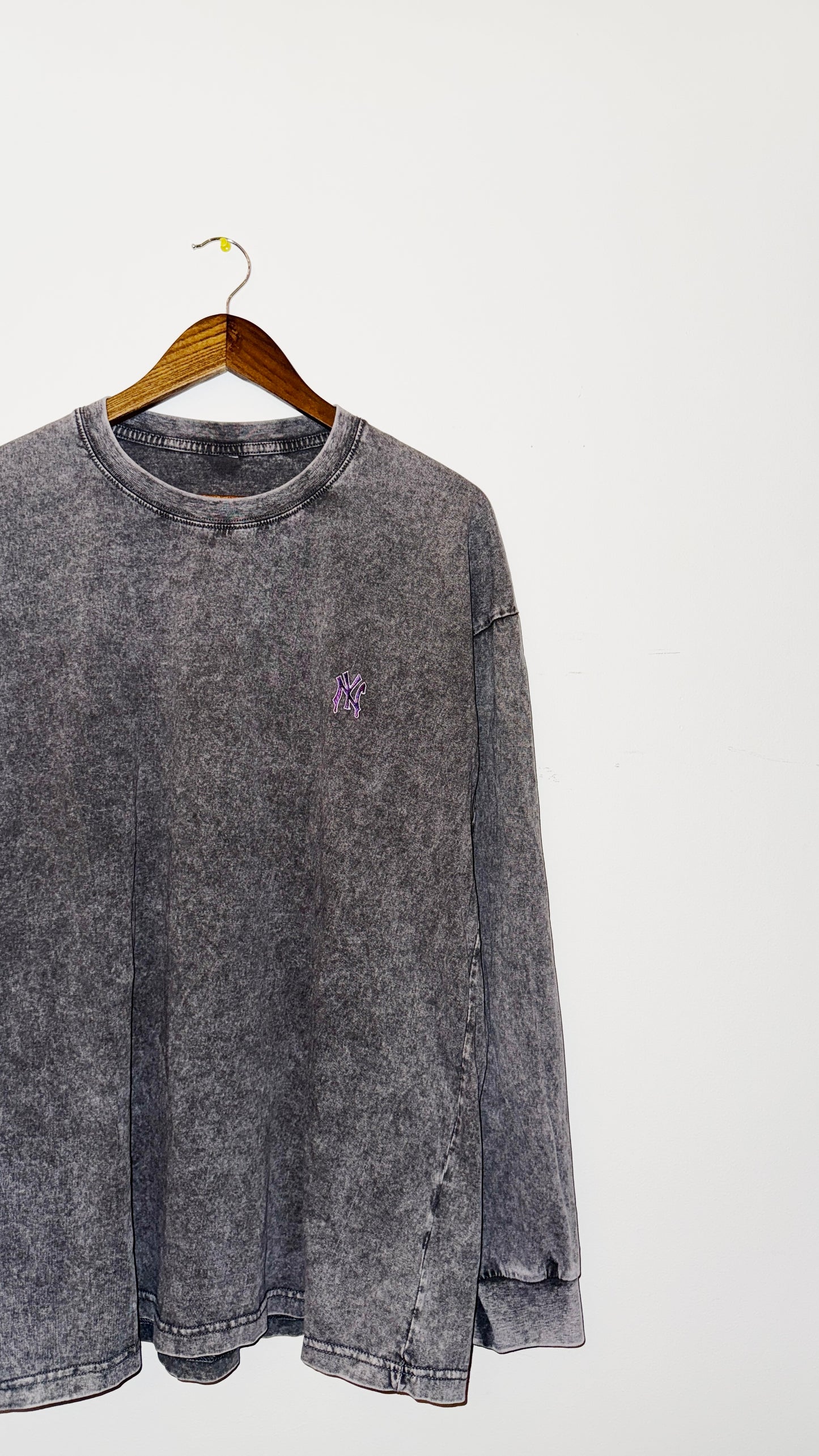 IMT Vintage washed embroidered dripping NY L/S T gry