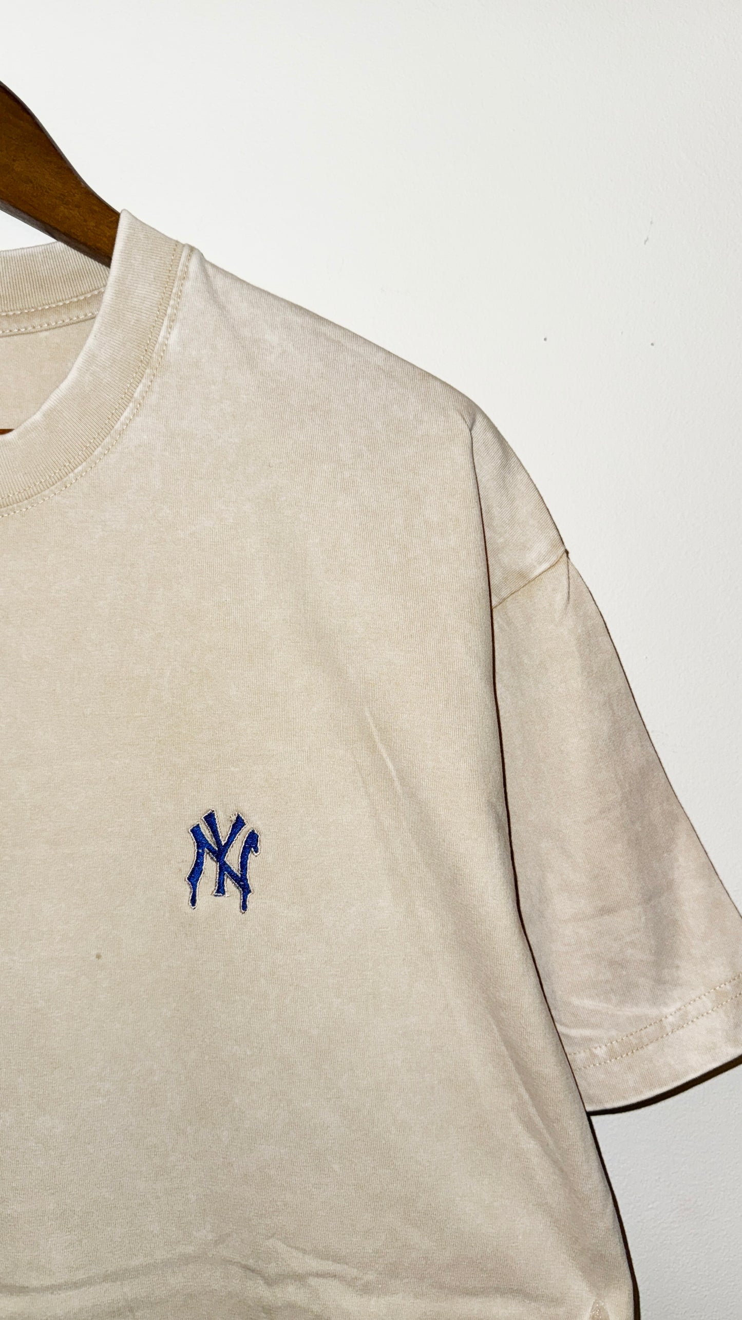 IMT Vintage washed embroidered dripping NY S/S T cream