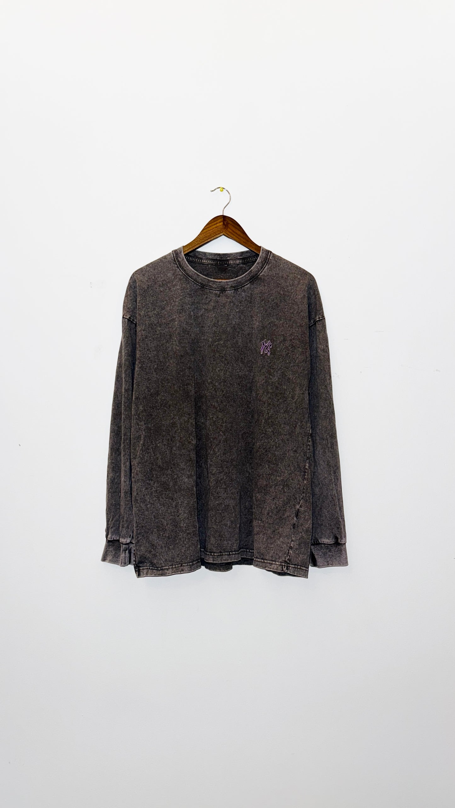 IMT Vintage washed embroidered dripping NY L/S T gry