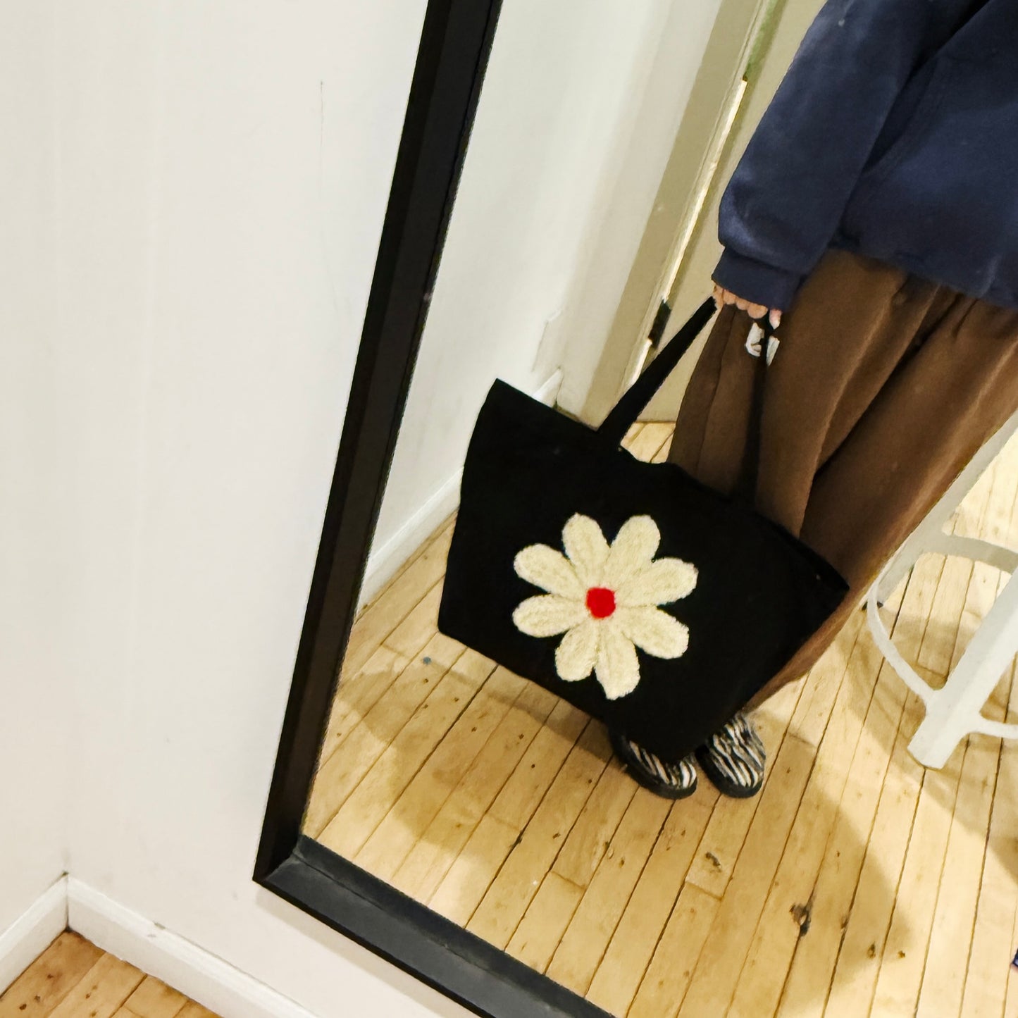 IMT hand knitted patch tote black daisy