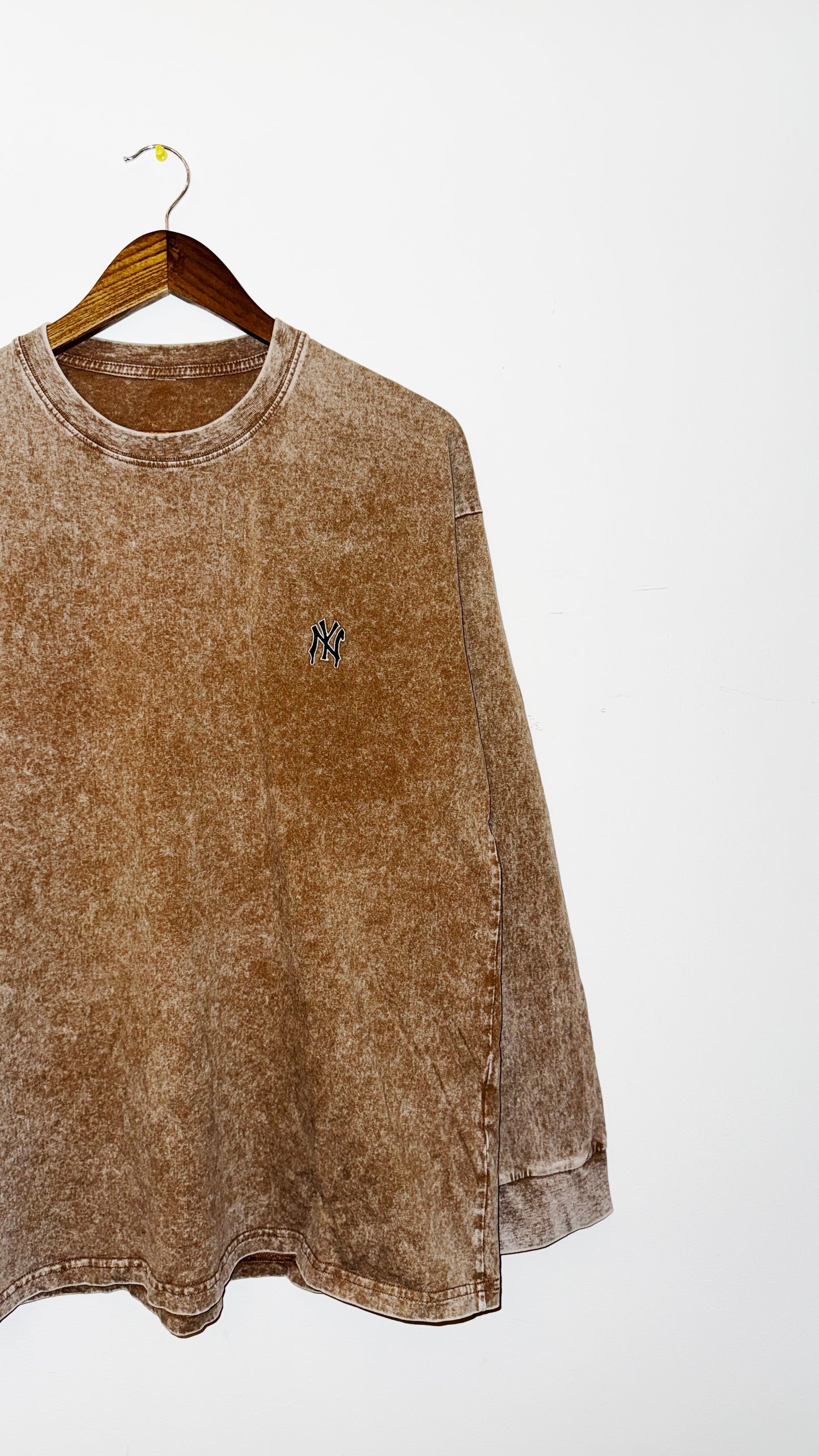IMT Vintage washed embroidered dripping NY L/S T brn