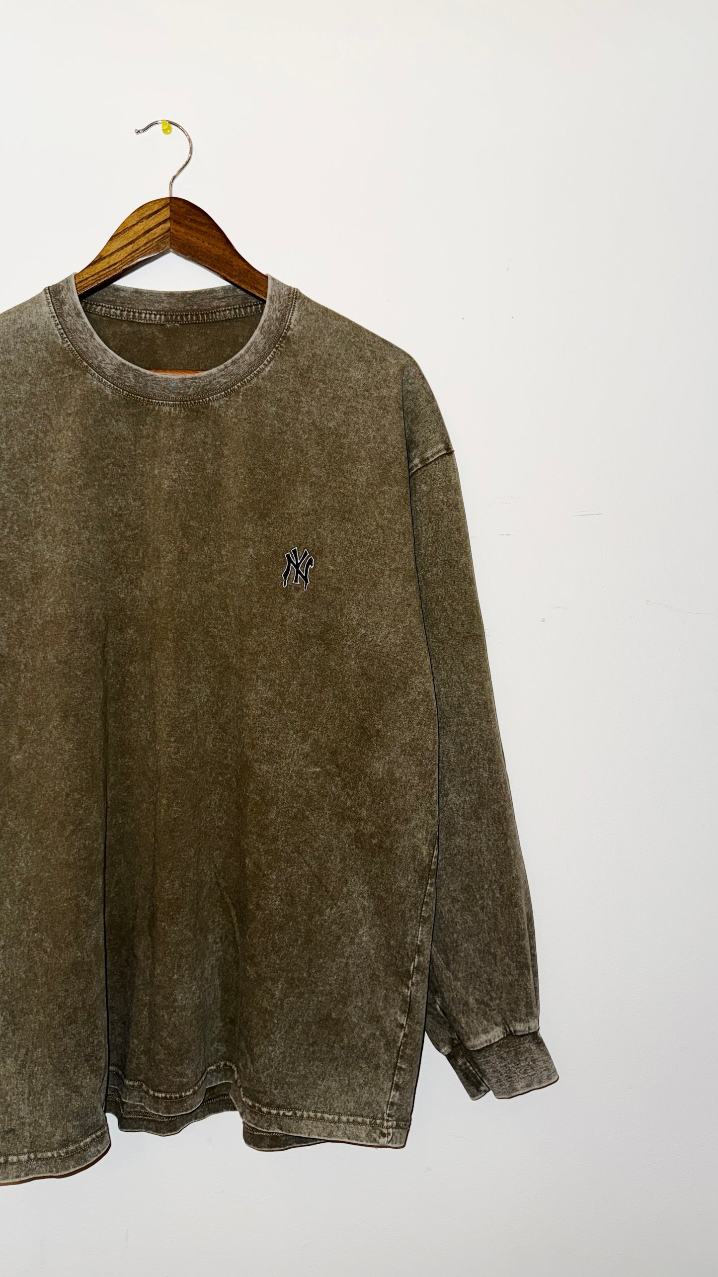 IMT Vintage washed embroidered dripping NY L/S T grn