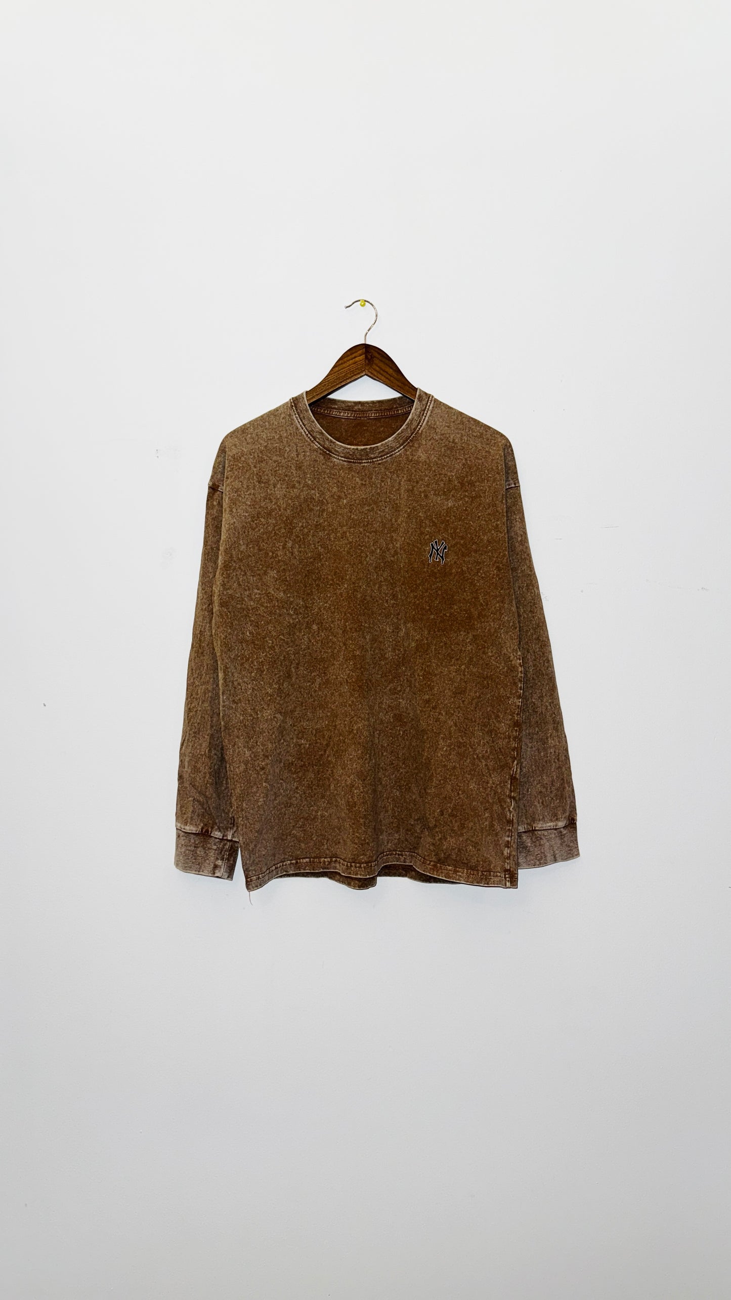 IMT Vintage washed embroidered dripping NY L/S T brn